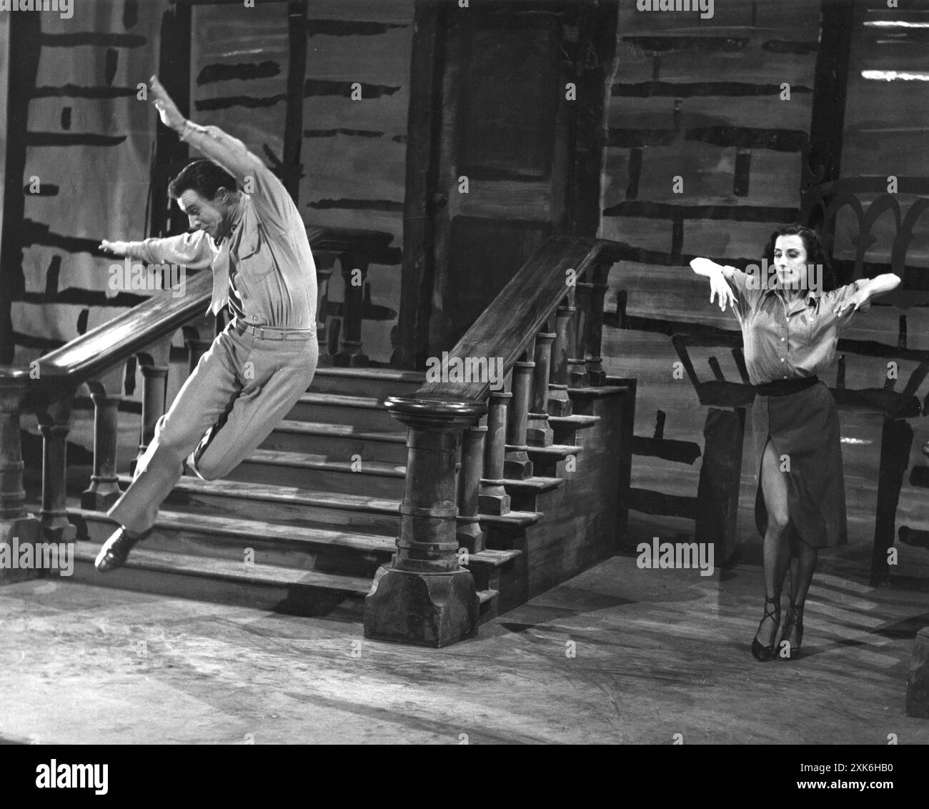 GENE KELLY et TAMARA TOUMANOVA dans une scène de L'INVITATION À LA DANSE 1956 Directeur GENE KELLY chorégraphie GENE KELLY écrit par GENE KELLY Direction artistique ALFRED JUNGE costume Design ROLF GERARD et ELIZABETH HAFFENDEN Producteur ARTHUR FREED Metro Goldwyn Mayer Banque D'Images