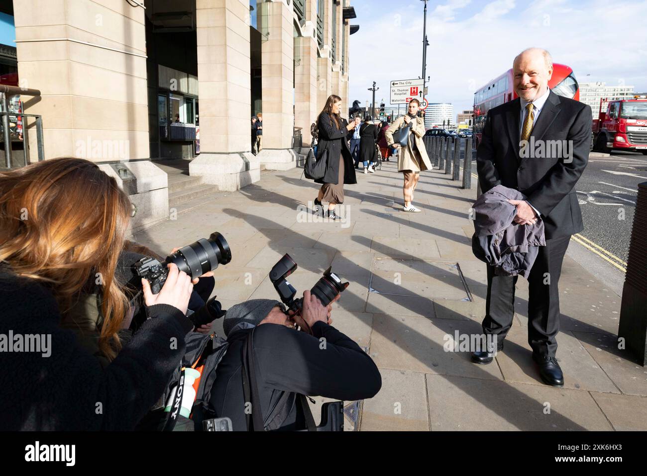 [MccLi0007916] Alan Bates quitte Portcullis House cet après-midi à la suite du scandale Post Office Horizon organisé par le Comité des affaires et du commerce. Banque D'Images