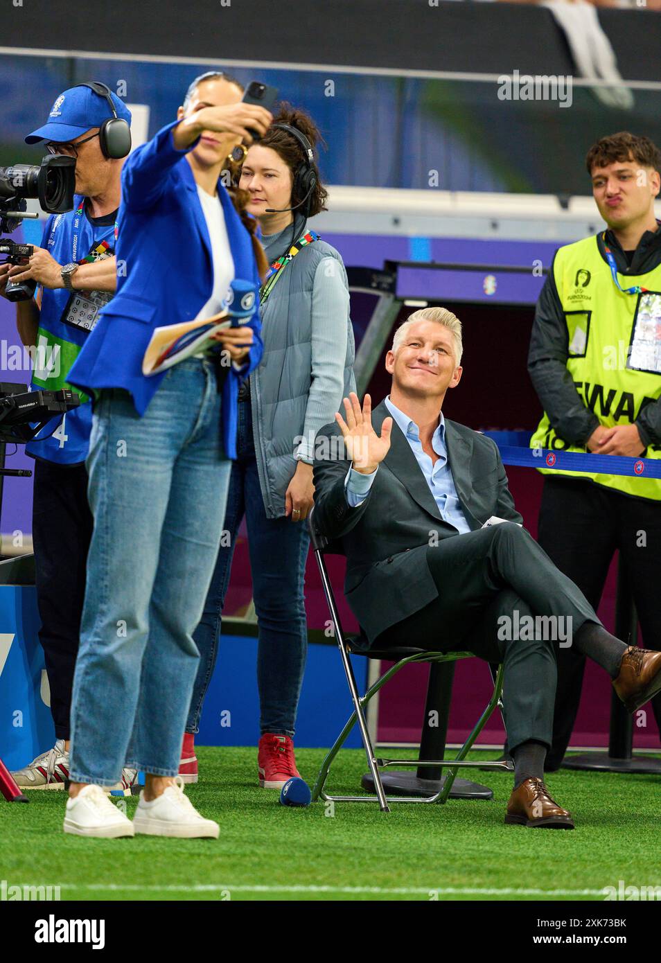 Esther Sedlaczek, présentatrice ARD Sport Moderatorin, Sportmoderatorin, Journalistin, Bastian SCHWEINSTEIGER, Co-modérateur ARD dans le meilleur des 16 matchs PORTUGAL - SLOVÉNIE 3-0 N.E. des Championnats d'Europe de l'UEFA 2024 le 01 juillet 2024 à Francfort, Allemagne. Photographe : Peter Schatz Banque D'Images