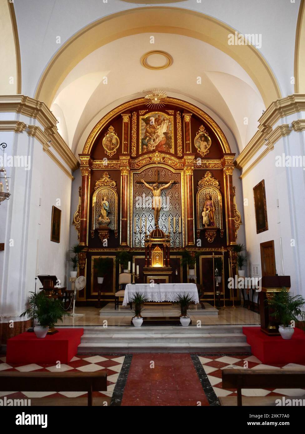 Église Saint Antoine de Padoue intérieur, Frigiliana, Andalousie, Espagne Banque D'Images
