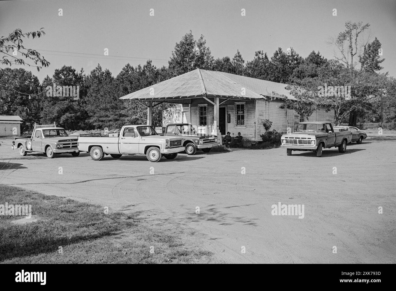 Macédoine, Arkansas, États-Unis – 27 juin 2024 : photo horizontale de la façade d'un ancien magasin de campagne. Banque D'Images