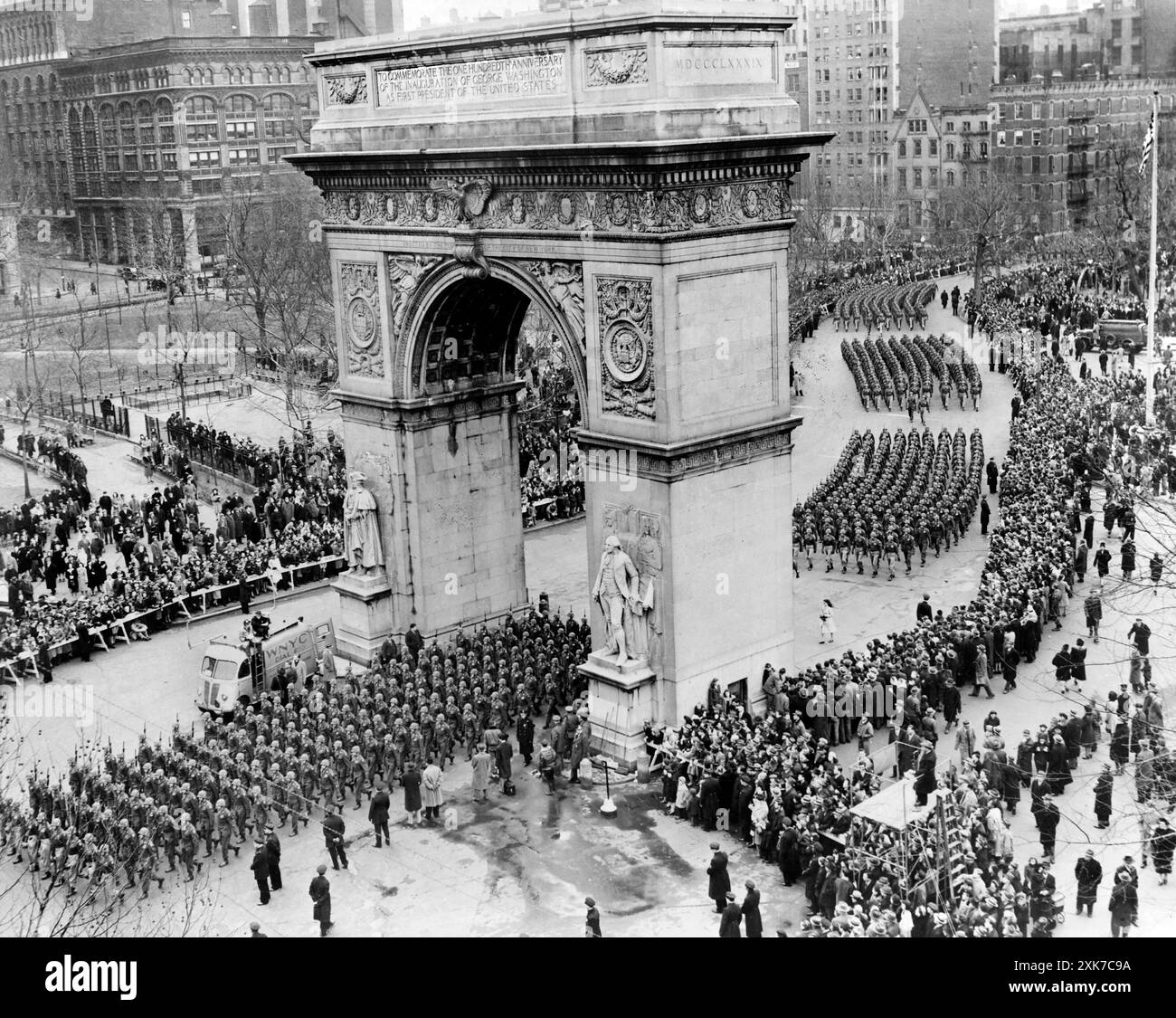 Parade de la 82e division aéroportée de l'armée américaine, Washington Square, Greenwich Village, New York City, New York, USA, Al Ravenna, New York World-Telegram et The Sun Newspaper Photograph Collection, janvier 1946 Banque D'Images