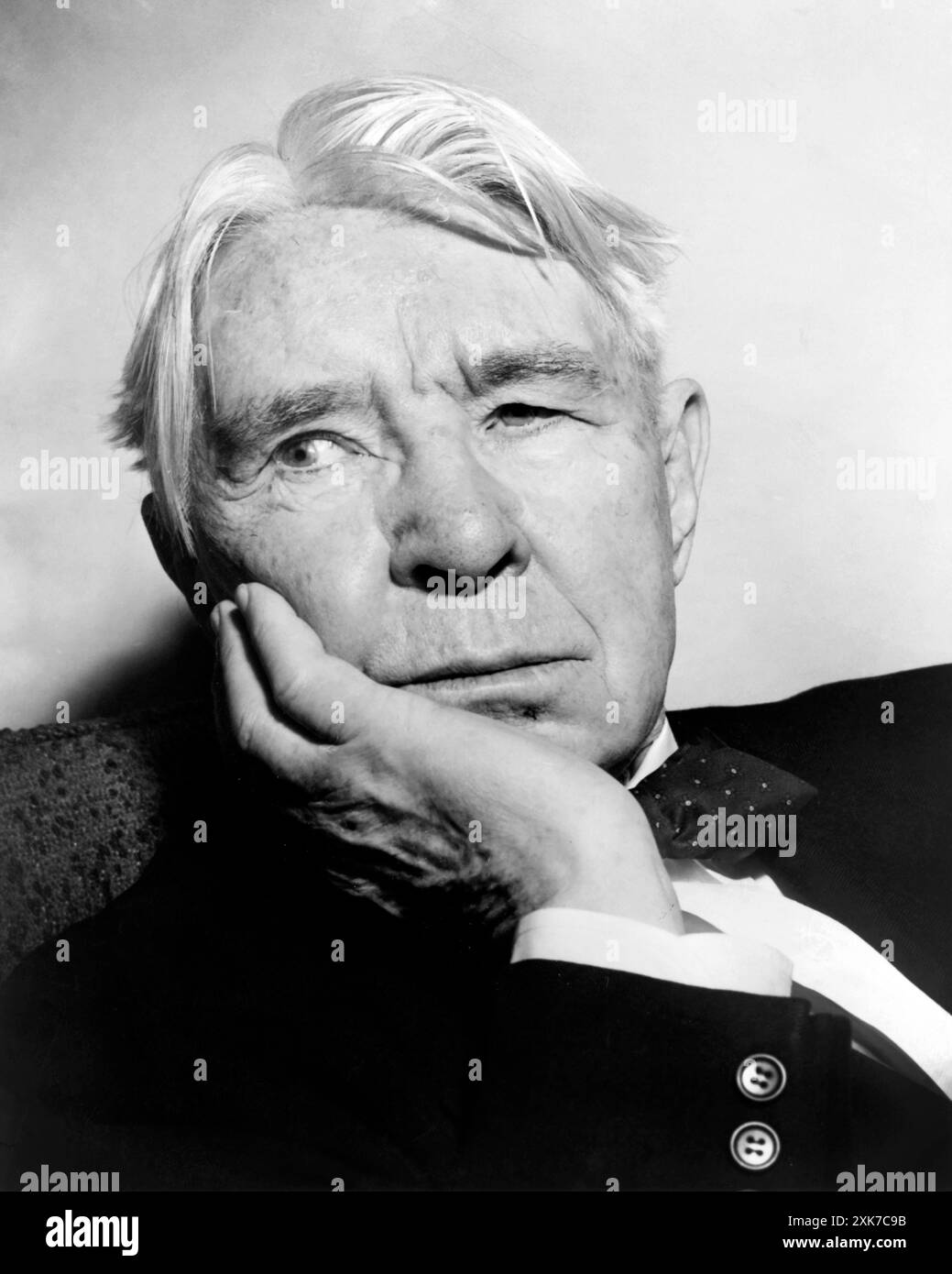 Poète et biographe américain Carl Sandburg, portrait de la tête et des épaules, Al Ravenna, New York World-Telegram and the Sun Newspaper Photograph Collection, 1955 Banque D'Images