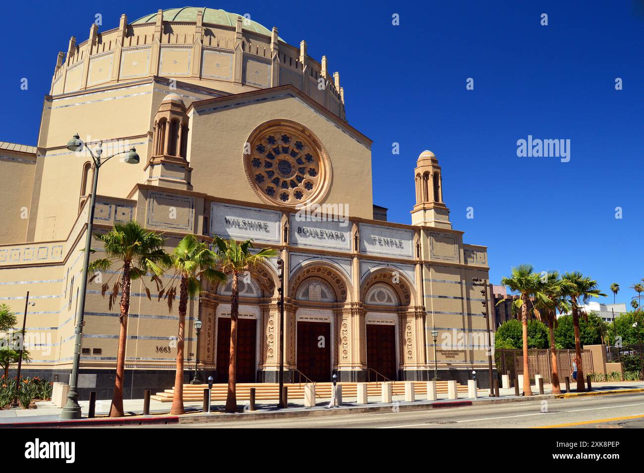 Le temple Wilshire Boulevard , vu par une journée ensoleillée, est le centre de la culture juive à Los Angeles Banque D'Images