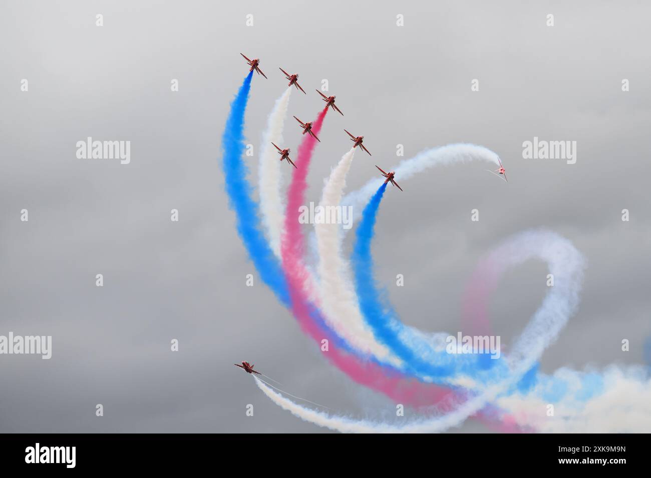 Fairford, Gloucestershire, Angleterre le samedi 20 juillet 2024. Royal Air Force Red Arrows lors du Royal International Air Tattoo à la RAF Fairford, Gloucestershire, Angleterre le samedi 20 juillet 2024. (Photo : Jon Hobley | mi News) crédit : MI News & Sport /Alamy Live News Banque D'Images