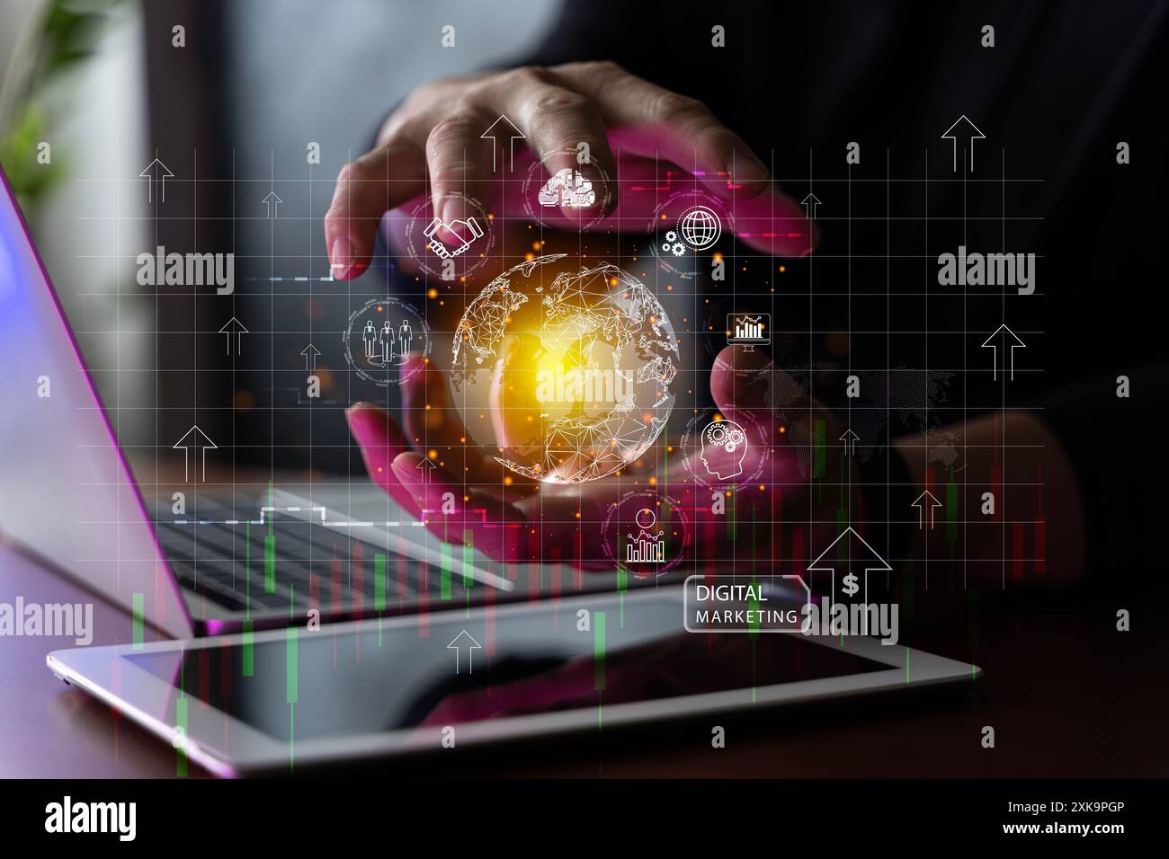 Homme d'affaires de marketing en ligne numérique utilisant la tablette et analysant la croissance graphique des données de vente sur l'icône d'interface moderne sur la stratégie. Analyse de solution et co Banque D'Images