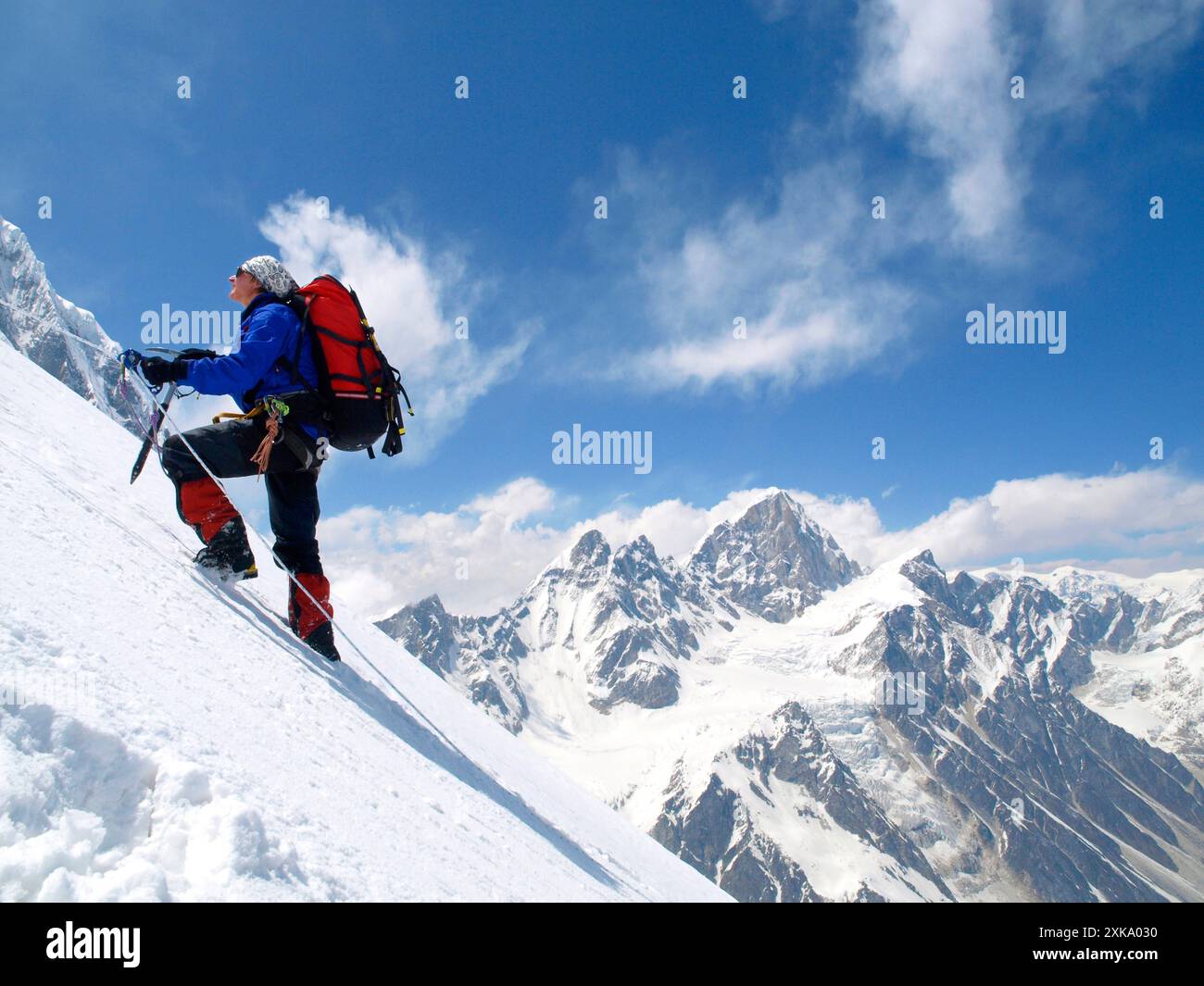 Expédition d'alpinisme Manaslu 2008, Népal Himalaya : alpiniste hollandaise en route vers le camp un à 6100 mètres d'altitude. Banque D'Images