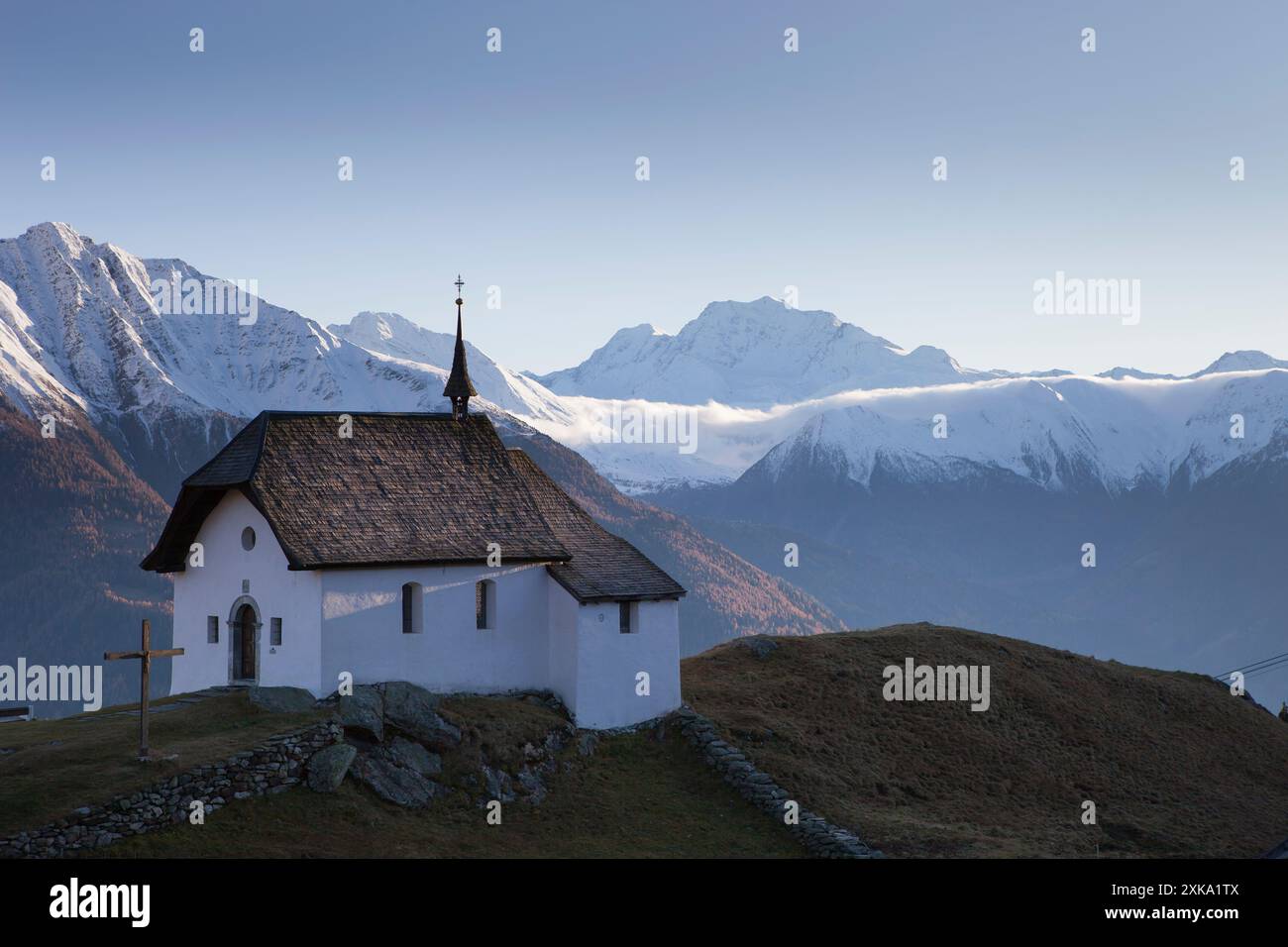 Église dans le village de Bettmeralp dans les Alpes suisses, Wallis, Suisse Banque D'Images