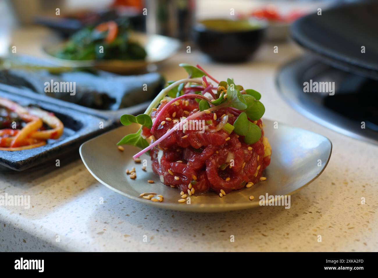 tartare de bœuf aux graines de sésame Banque D'Images