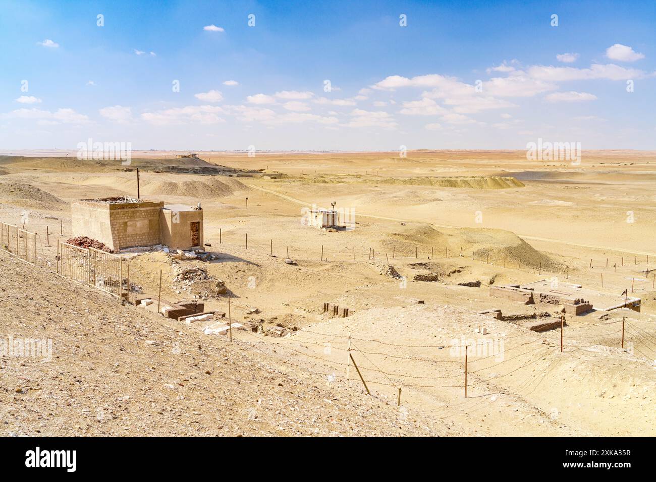 Fouilles archéologiques dans le paysage désertique de Saqqara, Egypte Banque D'Images