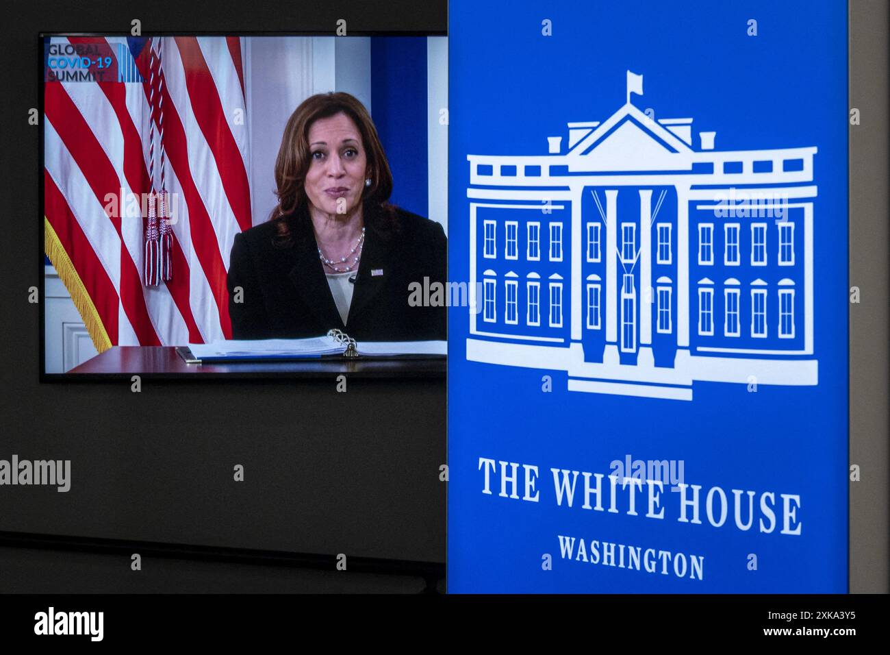 Photo du dossier - la vice-présidente Kamala Harris dirige une session au sommet virtuel COVID de Presidentâ&#x80;&#x99;s sur la reconstruction et la préparation et la prévention de futures pandémies à la Maison Blanche à Washington, DC, le mercredi 22 septembre 2021. Le président Biden a annoncé qu'il suspendait sa campagne de réélection et mettait sa foi en Harris. En quelques heures, la vice-présidente a confirmé sa propre candidature pour la Maison Blanche. « Je ferai tout ce qui est en mon pouvoir pour unir le parti démocrate et unir notre nation pour vaincre Donald Trump », a déclaré Harris. « Nous avons 107 jours jusqu’au jour du scrutin. Ensemble Banque D'Images