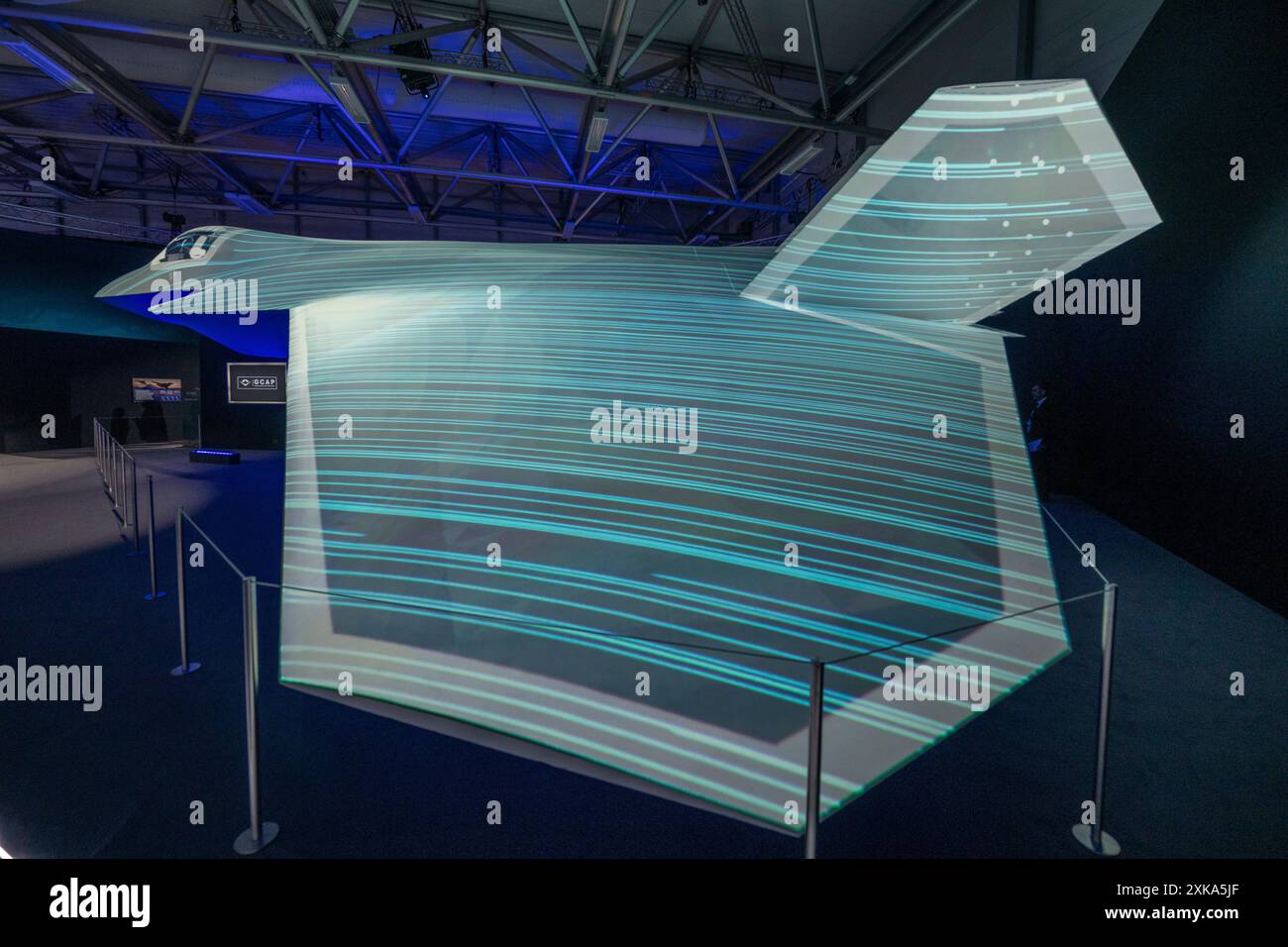 Farnborough, Angleterre, Royaume-Uni. 22 juillet 2024. Le salon aéronautique international de Farnborough se tiendra du 22-26 au 30 juillet 2024 et présentera les secteurs mondiaux de l'aérospatiale et de la défense dans ce salon aéronautique de premier plan. Une exposition majeure sur le pavillon BAE est la maquette grandeur nature de GCAP, le programme de chasse Tempest, une joint-venture entre l'Italie, le Royaume-Uni et le Japon pour un avion militaire furtif de 6ème génération. Crédit : Malcolm Park/Alamy Live News Banque D'Images