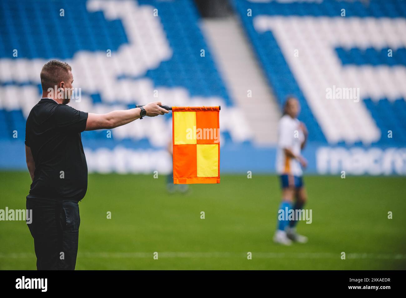 Lineman en action dans un match de football. Banque D'Images