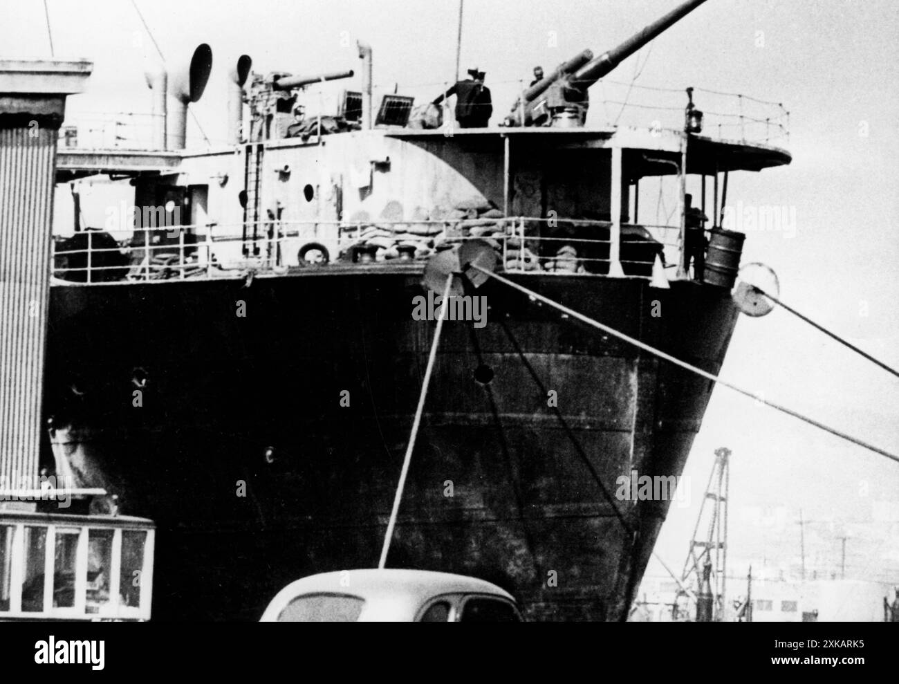 Le vapeur britannique Pacific Freighter dans le port de San Francisco. Deux canons montés sur le pont pour se défendre contre les sous-marins. [traduction automatique] Banque D'Images