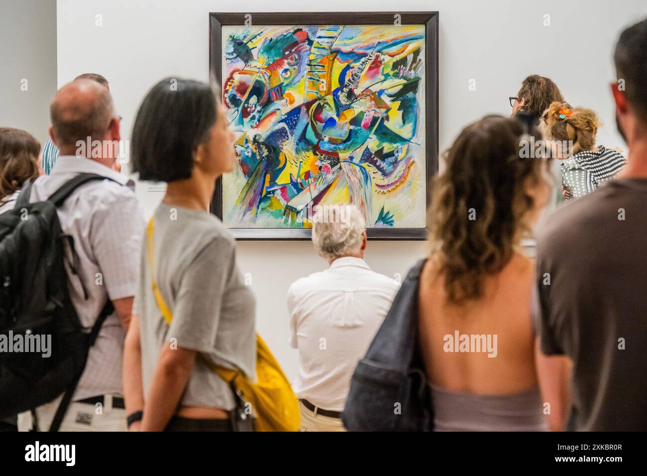 Wassily Kandinsky, improvisation gorge 1914 - les expressionnistes Kandinsky, Münter et le cavalier bleu - une exposition à la Tate Modern. C’est une histoire d’amitiés racontées par l’intermédiaire de compris Il examine les créations très individuelles qui ont constitué le Blue Rider, de l’intérêt de Franz Marc pour la couleur à la performance freestyle d’Alexander Sacharoff. Les femmes artistes ont joué un rôle central dans le mouvement. Découvrez des photographies expérimentales de Gabriele Münter aux côtés des peintures dramatiques de Marianne Werefkin. Banque D'Images