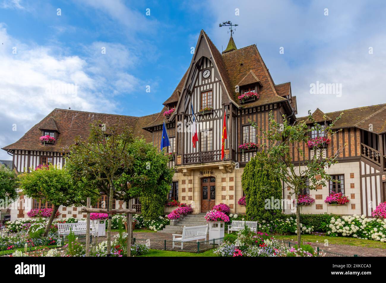 Vue extérieure de la mairie de Deauville, commune française et station balnéaire située dans le département du Calvados, en région Normandie Banque D'Images