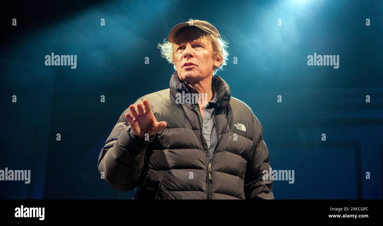 Paul Nicholas - réalisateur, lors d'un appel photo de presse pour Un CONTE DE DEUX VILLES de Charles Dickens au Charing Cross Theatre, Londres WC2 17/04/2012 livre : Steven David Horwich & David Soames paroles : Steven David Horwich musique : David Pomeranz réalisateur : Paul Nicholas Banque D'Images