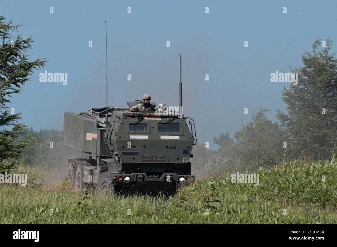 Hokkaido, Japon. 22 juillet 2024. III Marine Expeditionary Force of U.S. Marines HIMARS (High Mobility Artillery Rocket System) prennent part à l'armée américaine et au Japon Ground Self? Exercice militaire de la Force de défense 'Orient Shield 24' dans la zone de manœuvre de Yausubetsu, préfecture de Hokkaido, Japon, le lundi 22 juillet 2024. Les US Marines participent pour la première fois à l'Orient Shield. Photo de Keizo Mori/UPI crédit : UPI/Alamy Live News Banque D'Images