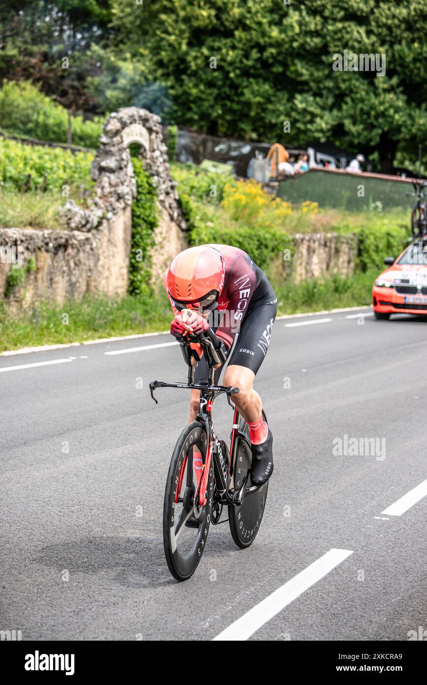 BEN TURNER des GRENADIERS INEOS cyclistes sur le Tour de France étape 7 TT (contre-la-montre), entre nuits-Saints-Georges et Gevrey-Chamertain, 05/07/24. Banque D'Images