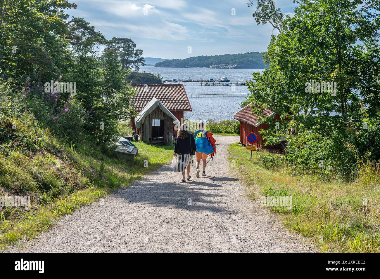 Les invités d'été profitent d'une journée à Byfjorden à Bohuslän sur la côte ouest de la Suède. Byfjorden n'est pas un vrai fjord, mais plutôt un fjard. Banque D'Images