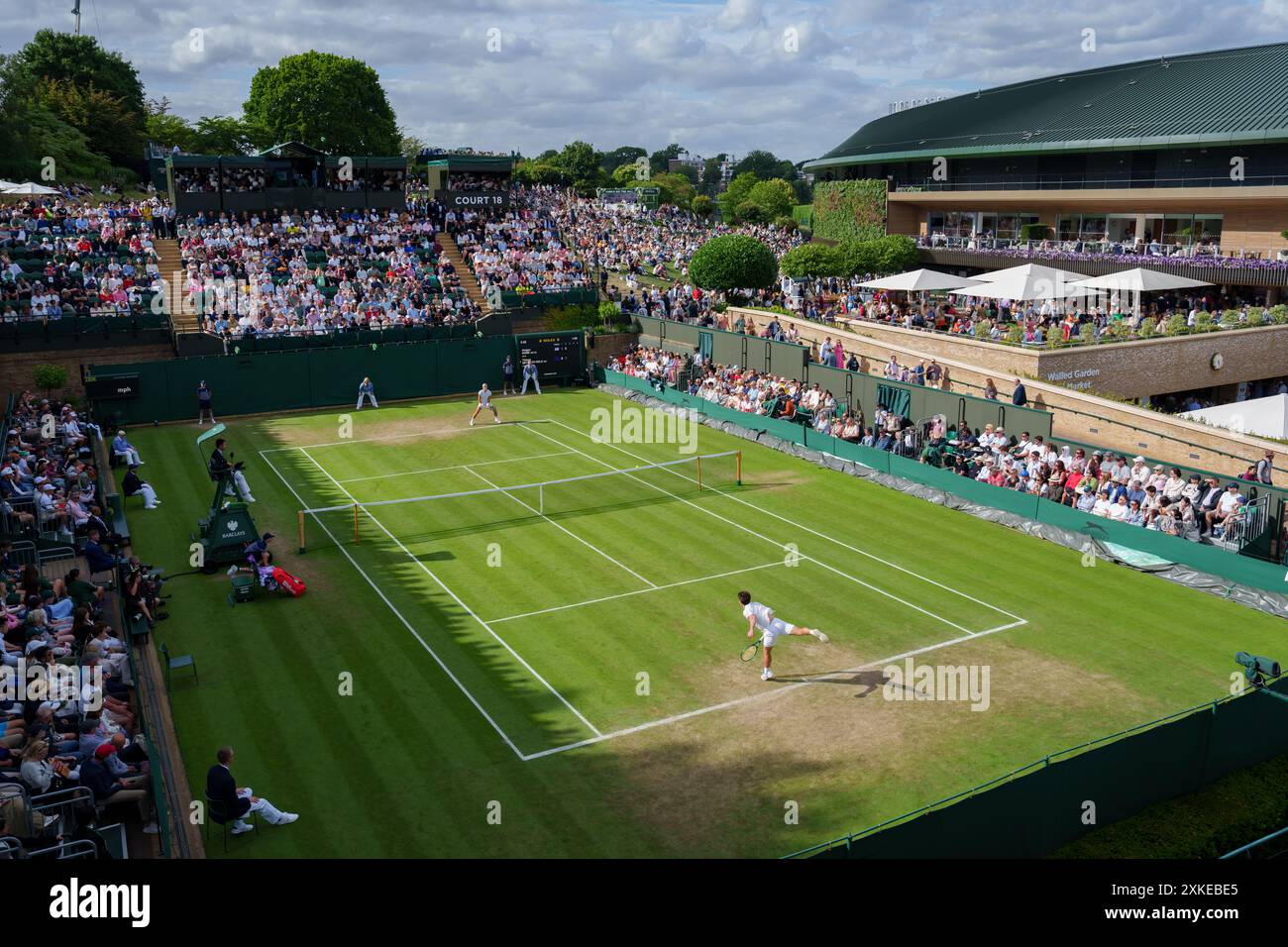 Une vue générale de court 18 alors que Holger Rune (DEN) affronte Thiago Seyboth Wild (BRA) aux Championnats 2024. Wimbledon Banque D'Images Une vue générale de court 18 alors que Holger Rune (DEN) affronte Thiago Seyboth Wild (BRA) aux Championnats 2024. Wimbledon Banque D'Images
