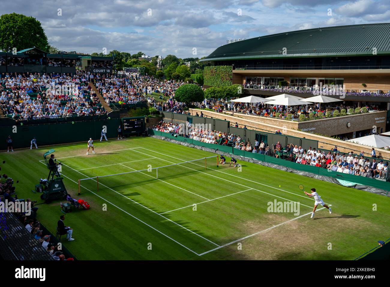 Une vue générale de court 18 alors que Holger Rune (DEN) affronte Thiago Seyboth Wild (BRA) aux Championnats 2024. Wimbledon Banque D'Images Une vue générale de court 18 alors que Holger Rune (DEN) affronte Thiago Seyboth Wild (BRA) aux Championnats 2024. Wimbledon Banque D'Images
