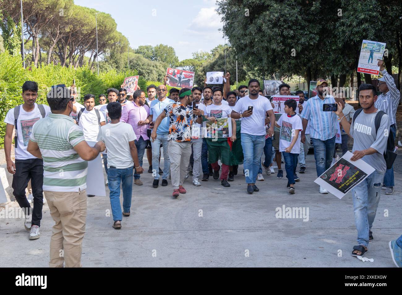 Rome, Italie. 22 juillet 2024. Manifestation devant le siège du Ministère des Affaires étrangères à Rome organisée par des représentants de la communauté bangladaise (photo de Matteo Nardone/Pacific Press) crédit : Pacific Press Media production Corp./Alamy Live News Banque D'Images