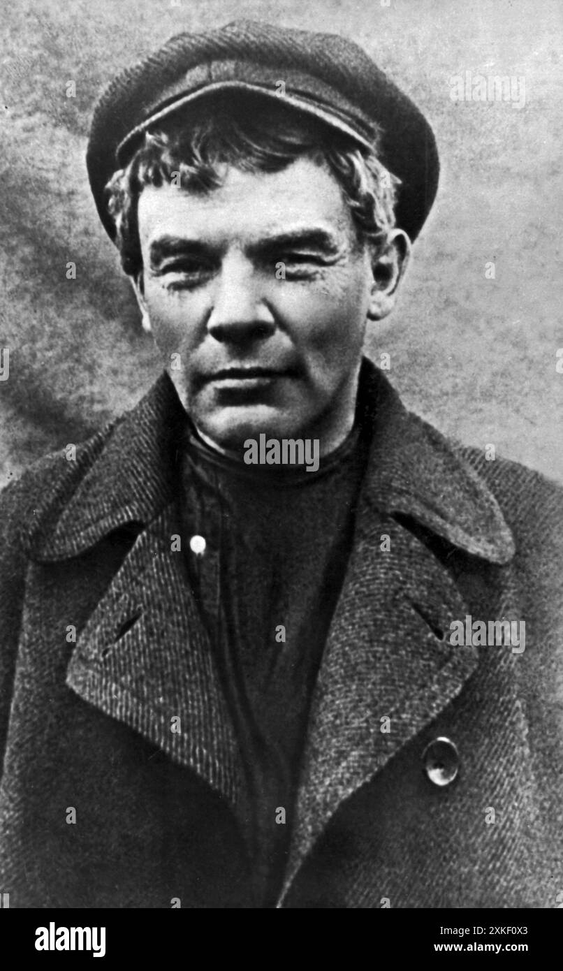 Russie 1917. Vladimir Lénine portant une perruque et du maquillage pour une photo qui a été faite pour une carte d'identité illégale émise pour un travailleur nommé K.P. Ivanov. Avec cette carte, Lénine a pu s'échapper en Finlande et éviter la persécution par le gouvernement provisoire russe. Banque D'Images