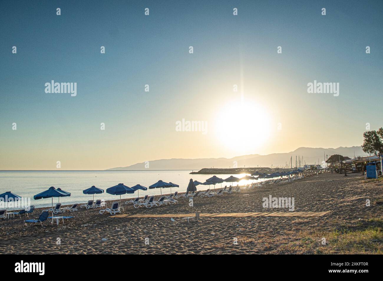 Autrefois un petit port de pêche, Latchi, Chypre a considérablement grandi au cours des 10 dernières années, avec maintenant un grand port de plaisance, mais il conserve encore son uniqu Banque D'Images