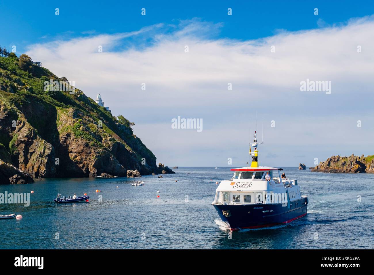 Ferry de Guernesey approchant le port de Maseline sur l'île de Sark, îles Anglo-Normandes, Royaume-Uni, Grande-Bretagne Banque D'Images