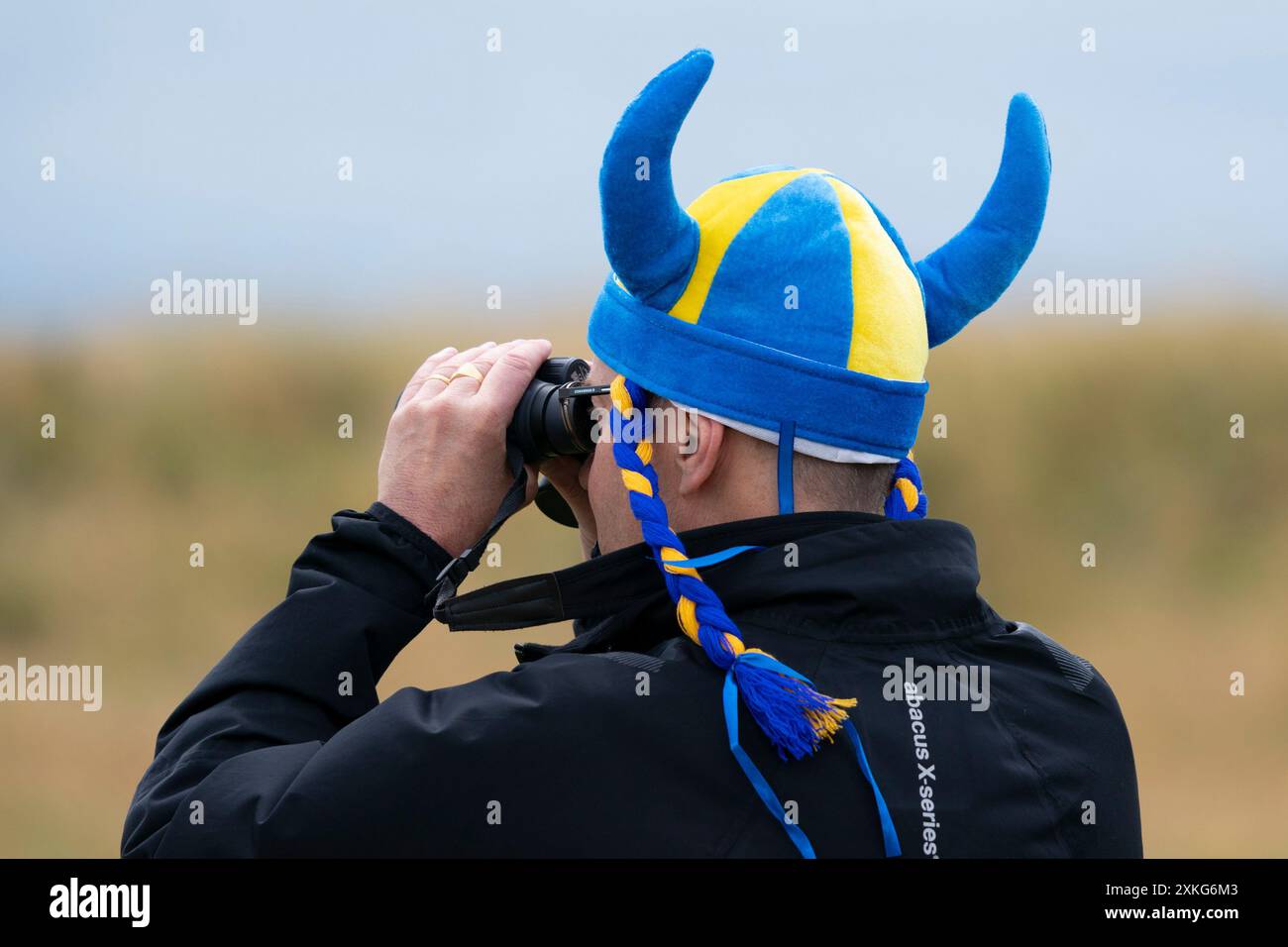 Troon, Écosse, Royaume-Uni. 21 juillet 2024. La quatrième manche du 152e championnat Open se tient au parcours de golf Royal Troon. Pic ; spectateur suédois. Banque D'Images