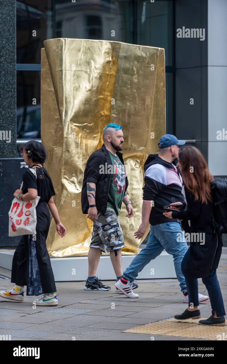 Londres, Royaume-Uni. 23 juin 2024. « Temple » de Richard Mackess à l’angle de Bishopsgate et Wormwood Street lors du lancement de la 13e édition de sculpture in the City, une exposition annuelle en plein air gratuite d’œuvres d’art public contemporaines dans le Square Mile. 17 œuvres d'art de 15 artistes placés à côté de monuments bien connus tels que le Gherkin et Cheesegrater ainsi que de nouveaux espaces historiques avec la région peuvent être vus pour le prochain 24 juillet 2024 au printemps 2025. Credit : Stephen Chung / Alamy Live News Banque D'Images