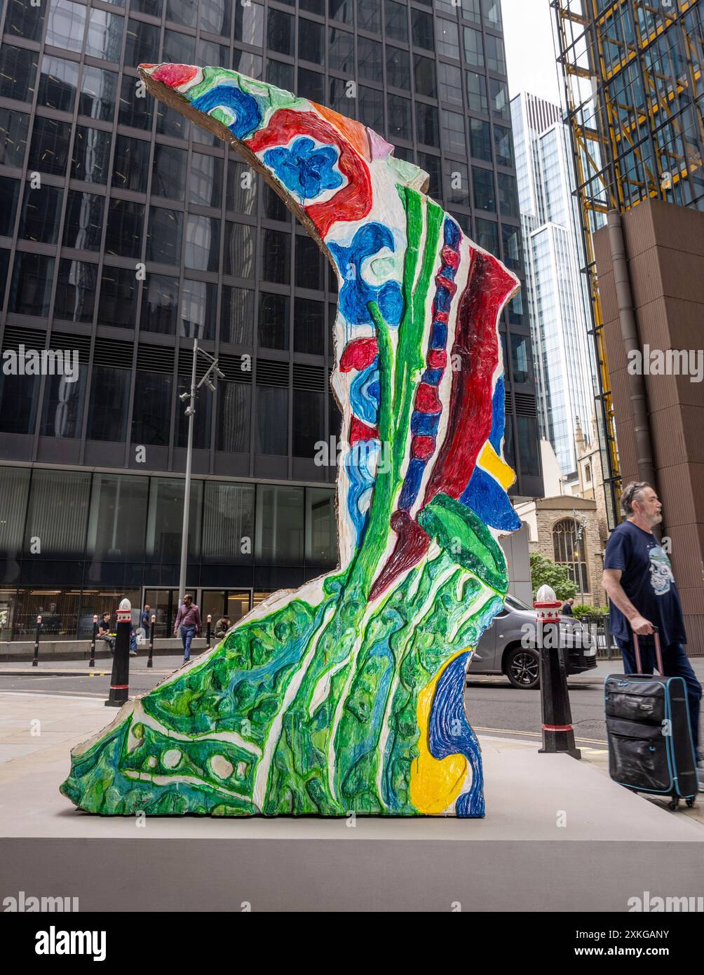 Londres, Royaume-Uni. 23 juin 2024. « Book of Boredom » d’Ida Ekblad à Undershaft lors du lancement de la 13e édition de sculpture in the City, une exposition annuelle gratuite en plein air d’œuvres d’art public contemporaines dans le Square Mile. 17 œuvres d'art de 15 artistes placés à côté de monuments bien connus tels que le Gherkin et Cheesegrater ainsi que de nouveaux espaces historiques avec la région peuvent être vus pour le prochain 24 juillet 2024 au printemps 2025. Credit : Stephen Chung / Alamy Live News Banque D'Images