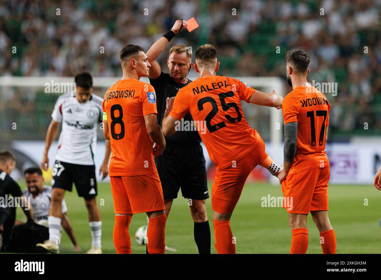 Damian Dabrowski, Piotr Lasyk (arbitre) montre un carton rouge à Michal Nalepa pendant le match PKO BP Ekstraklasa entre les équipes de Legia Warszawa et Zaglebie Banque D'Images