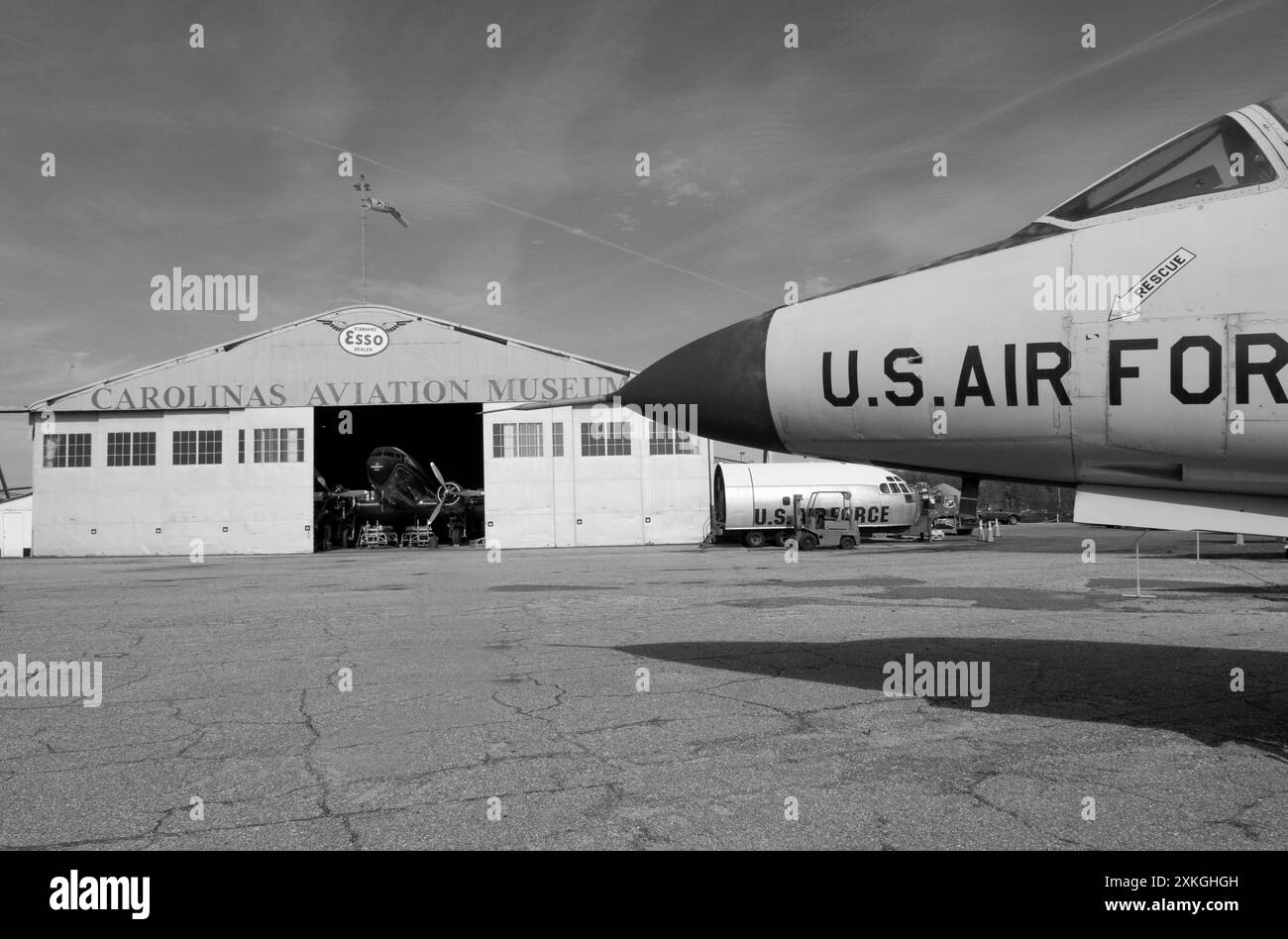 Photo montrant l'arrière du cintre au Carolina's Aviation Museum à Charlotte, Caroline du Nord, États-Unis. C'était à l'origine l'ancien aéroport Douglas et les maisons Banque D'Images