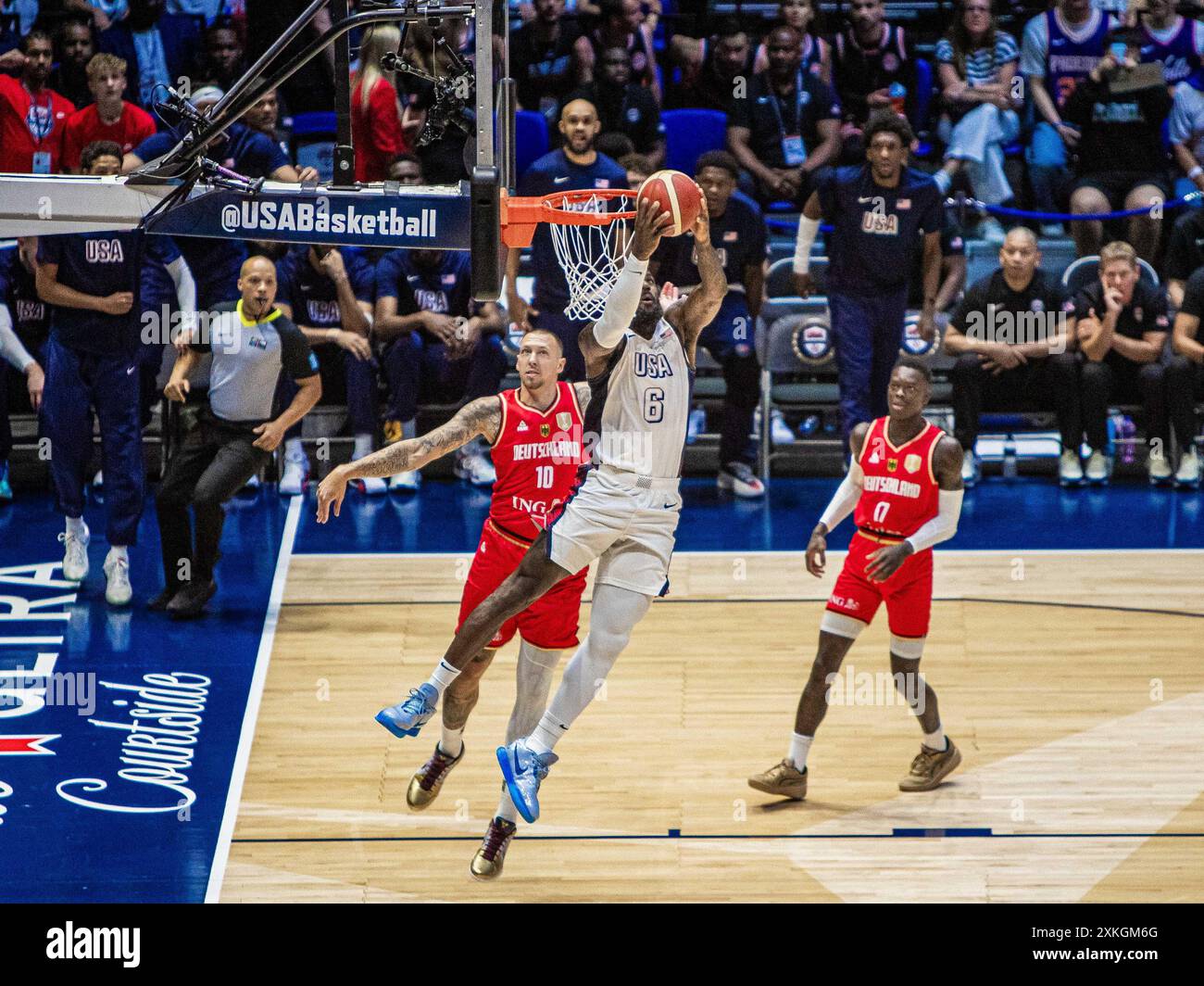 O2 Arena, Angleterre 22 juillet 2024 : LeBron James #6 trouvant le filet lors du USA Basketball Showcase - USA vs Allemagne à l'O2 Arena, Londres - 22 juillet 2024 | photo : Jayde Chamberlain/SPP. Jayde Chamberlain/SPP (Jayde Chamberlain/SPP) Banque D'Images