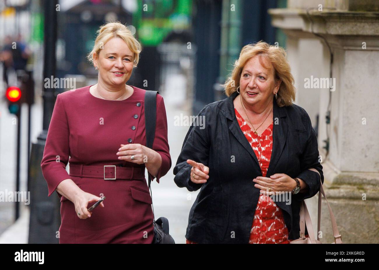 Londres, Royaume-Uni. 23 juillet 2024. Sharon Graham, secrétaire générale de Unite, et Christine McAnea, secrétaire générale de Unison, arrivent pour une réunion au numéro 10 avec Keir Starmer, chef du parti travailliste. Unite et Unison sont les deux plus grands syndicats du Royaume-Uni. Crédit : Mark Thomas/Alamy Live News Banque D'Images