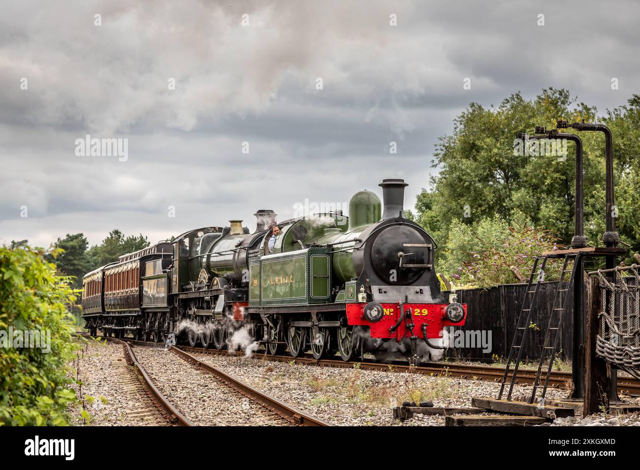 Lambton Tank 0-6-2T No. 29 et GWR 'Saint' classe 4-6-0 No. 2999 'Lady of Legend', Didcot Railway Centre, Oxon. Banque D'Images