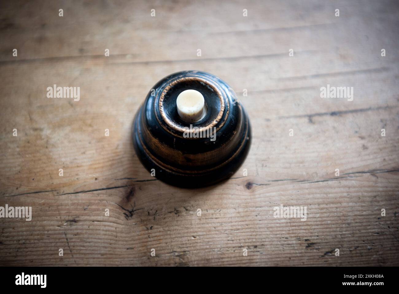 Bouton cloche en bois antique Banque D'Images