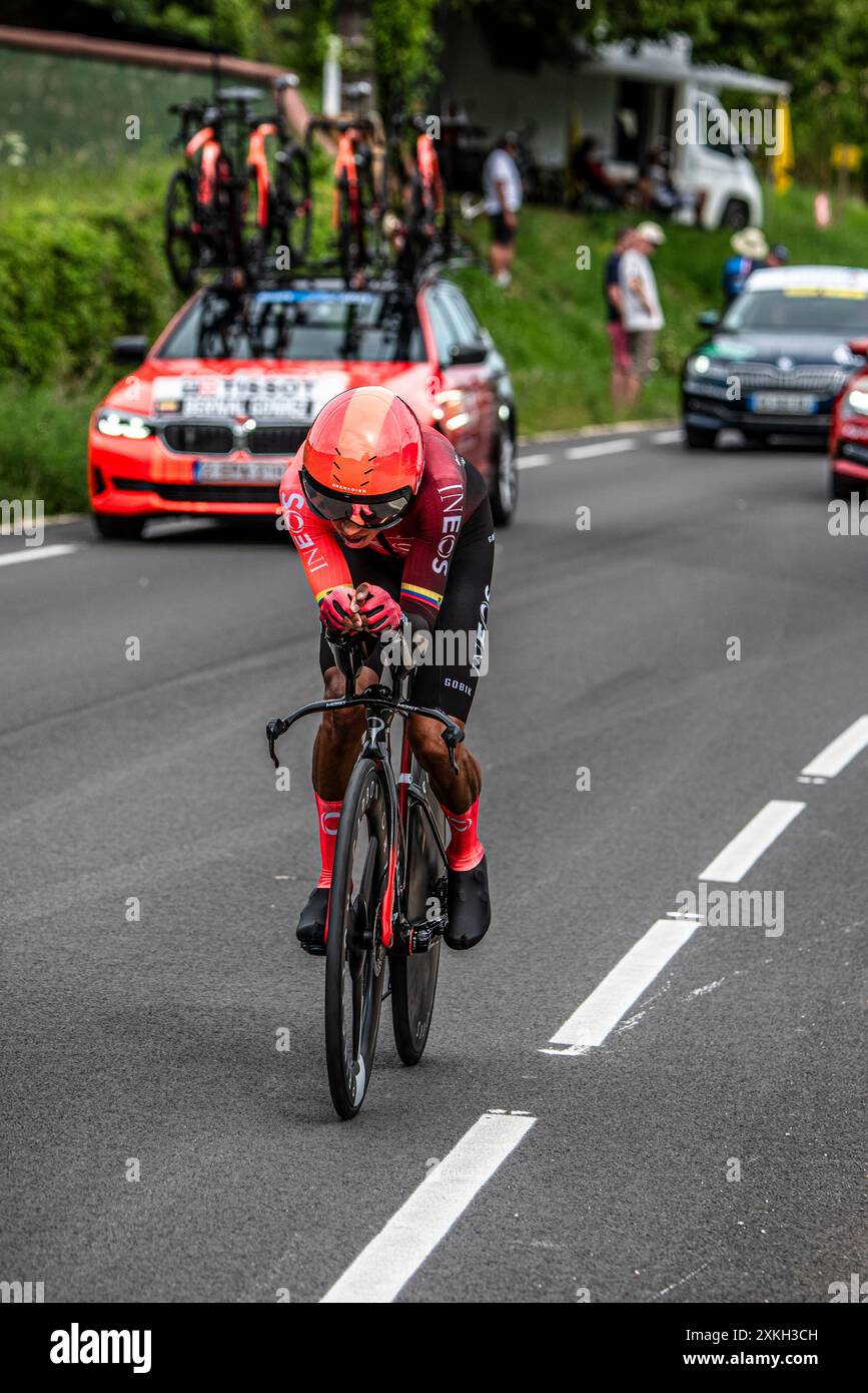 EGAN BERNAL des GRENADIERS INEOS en vélo sur le Tour de France étape 7 TT, entre nuits-Saints-Georges et Gevrey-Chambertain, 05/07/24. Banque D'Images