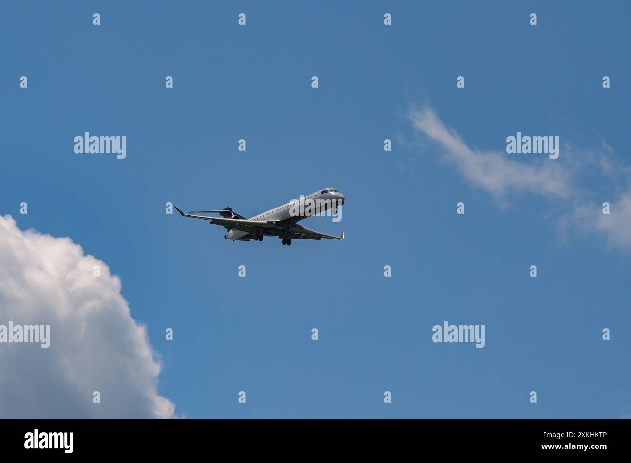 Alexandria, Virginie, États-Unis - 1er mai 2024 : Bombardier CRJ 900 (immatriculé C-GJZT) exploité par Air Canada Express approche de Ronald Reagan National Banque D'Images