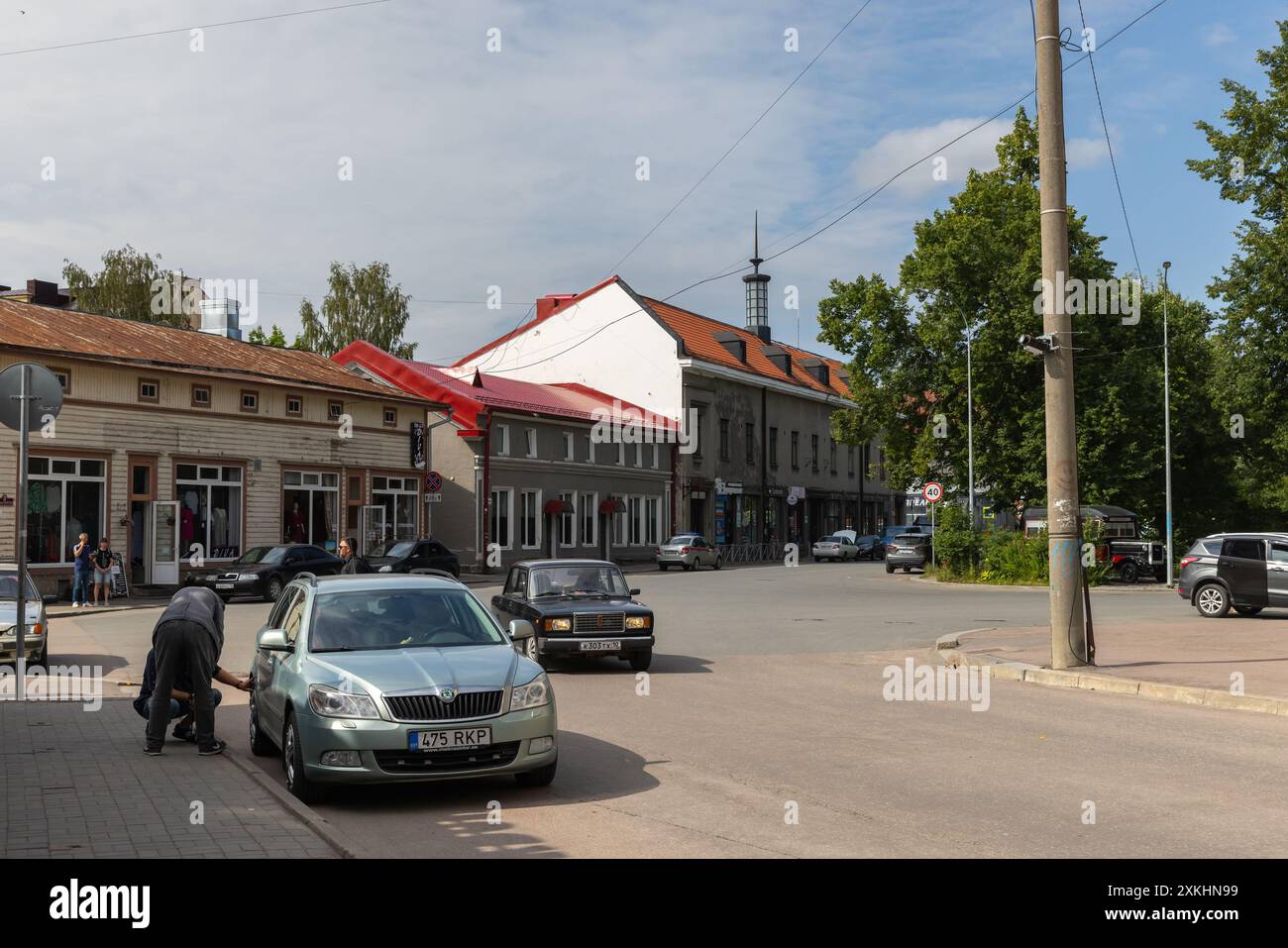 Sortavala, Russie - 21 juillet 2024 : les gens ordinaires sont à la rue Kirov le jour ensoleillé d'été Banque D'Images
