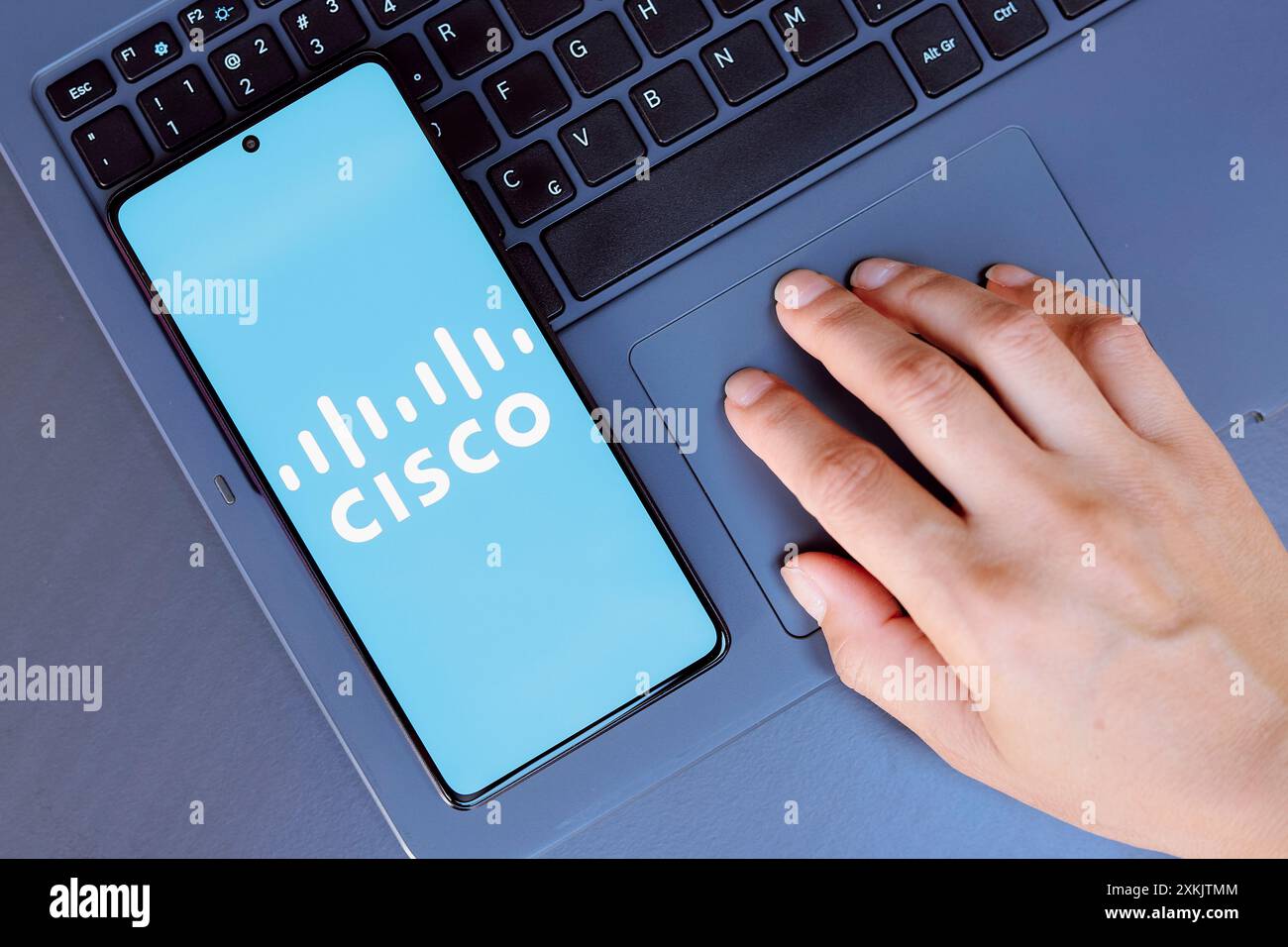 Paraguay. 23 juillet 2024. Dans cette illustration photo, le logo Cisco Systems est affiché sur l'écran d'un smartphone. (Crédit image : © Jaque Silva/SOPA images via ZUMA Press Wire) USAGE ÉDITORIAL SEULEMENT! Non destiné à UN USAGE commercial ! Banque D'Images