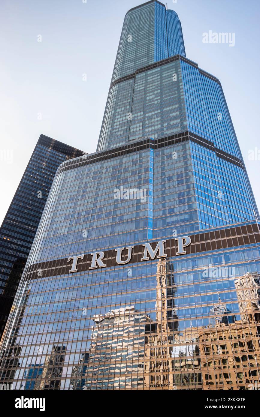 Chicago, il, États-Unis - mars 2019 : réflexions de Chicago, perspective Trump Tower Banque D'Images