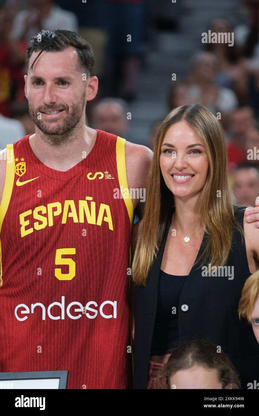 Rudy Fernandez et Helen Lindes lors de leur hommage pour avoir été le dernier match avec l'Espagne après le match entre l'Espagne et Porto Rico au Wizink C. Banque D'Images