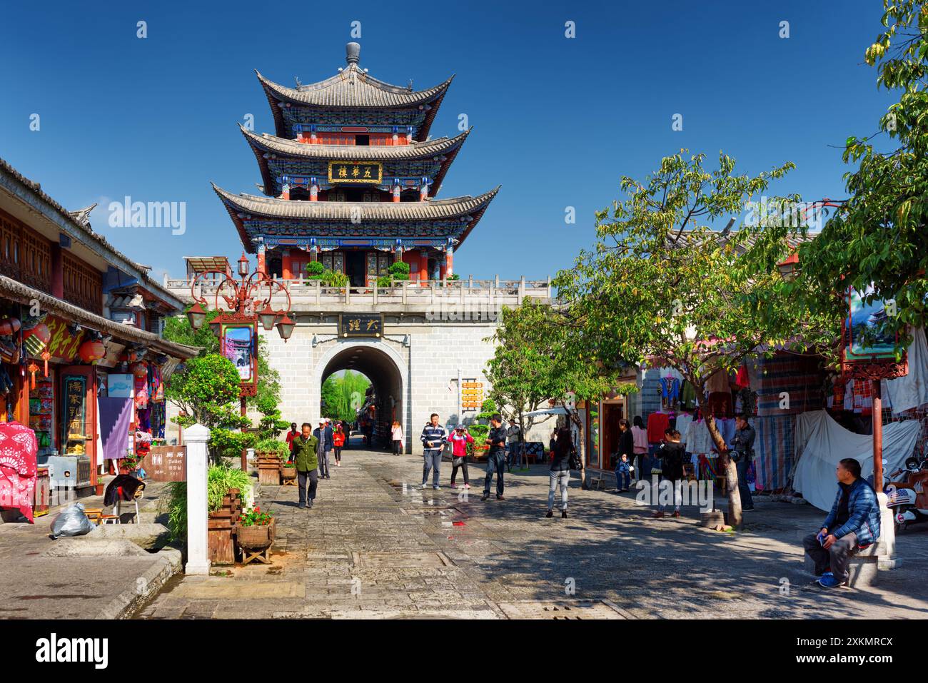 La tour Wuhua est un point de repère central de la vieille ville de Dali, en Chine Banque D'Images