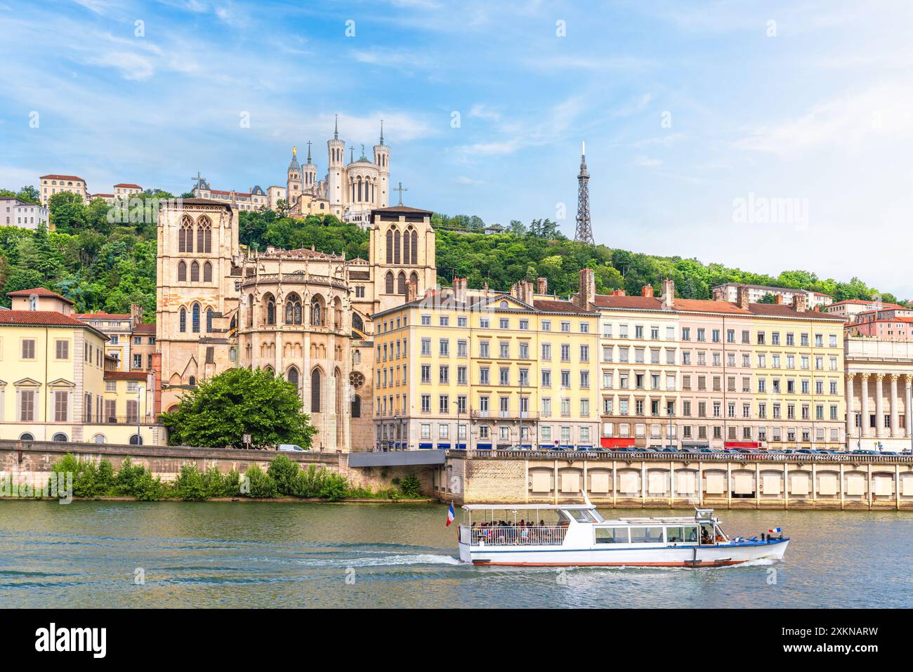Cathédrale gothique de Lyon au bord de la rivière Saône dans le quartier du Vieux Lyon, France Banque D'Images