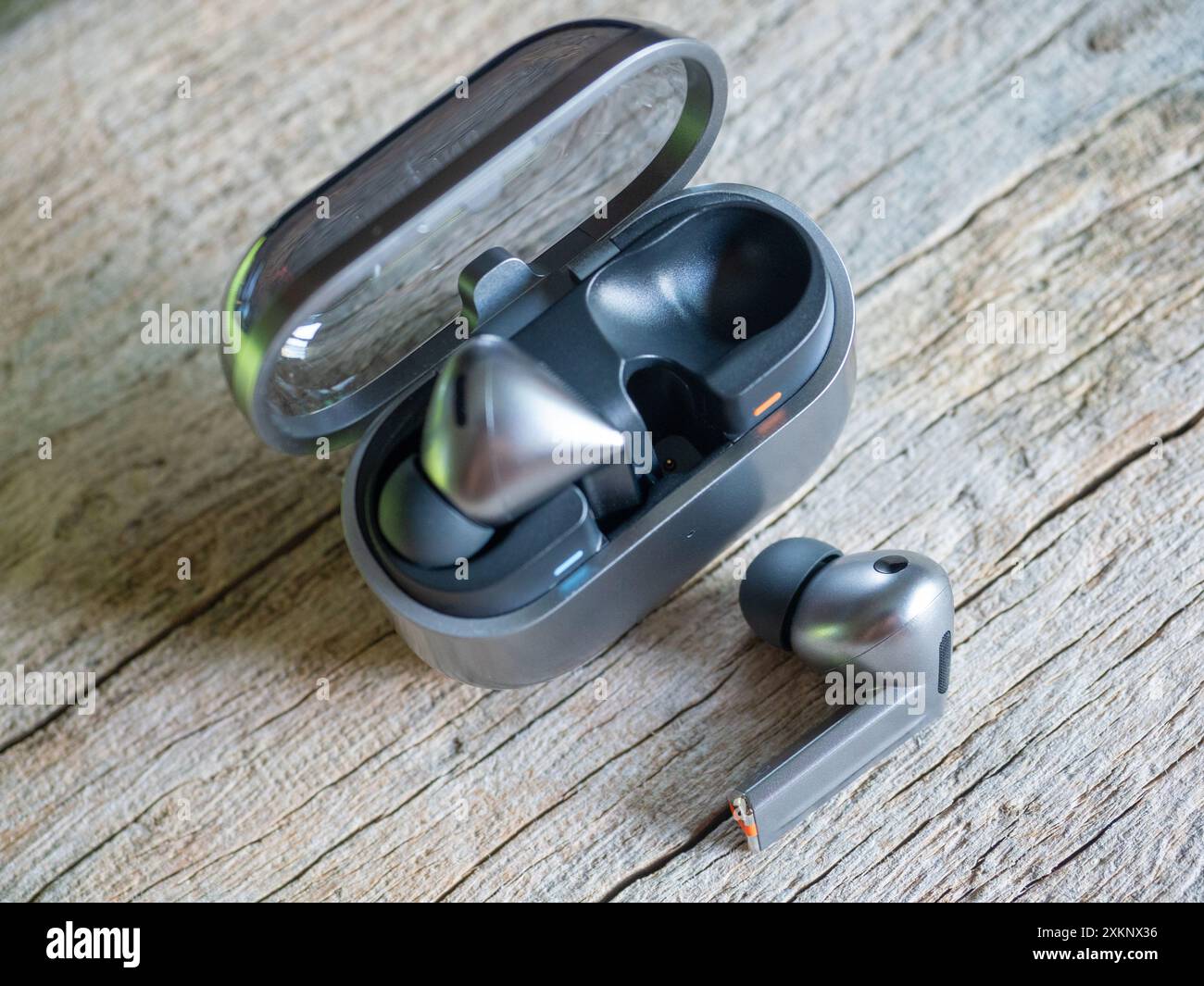 Galati, Roumanie - 20 juillet 2024 : casque Samsung Galaxy Buds3 Pro Banque D'Images