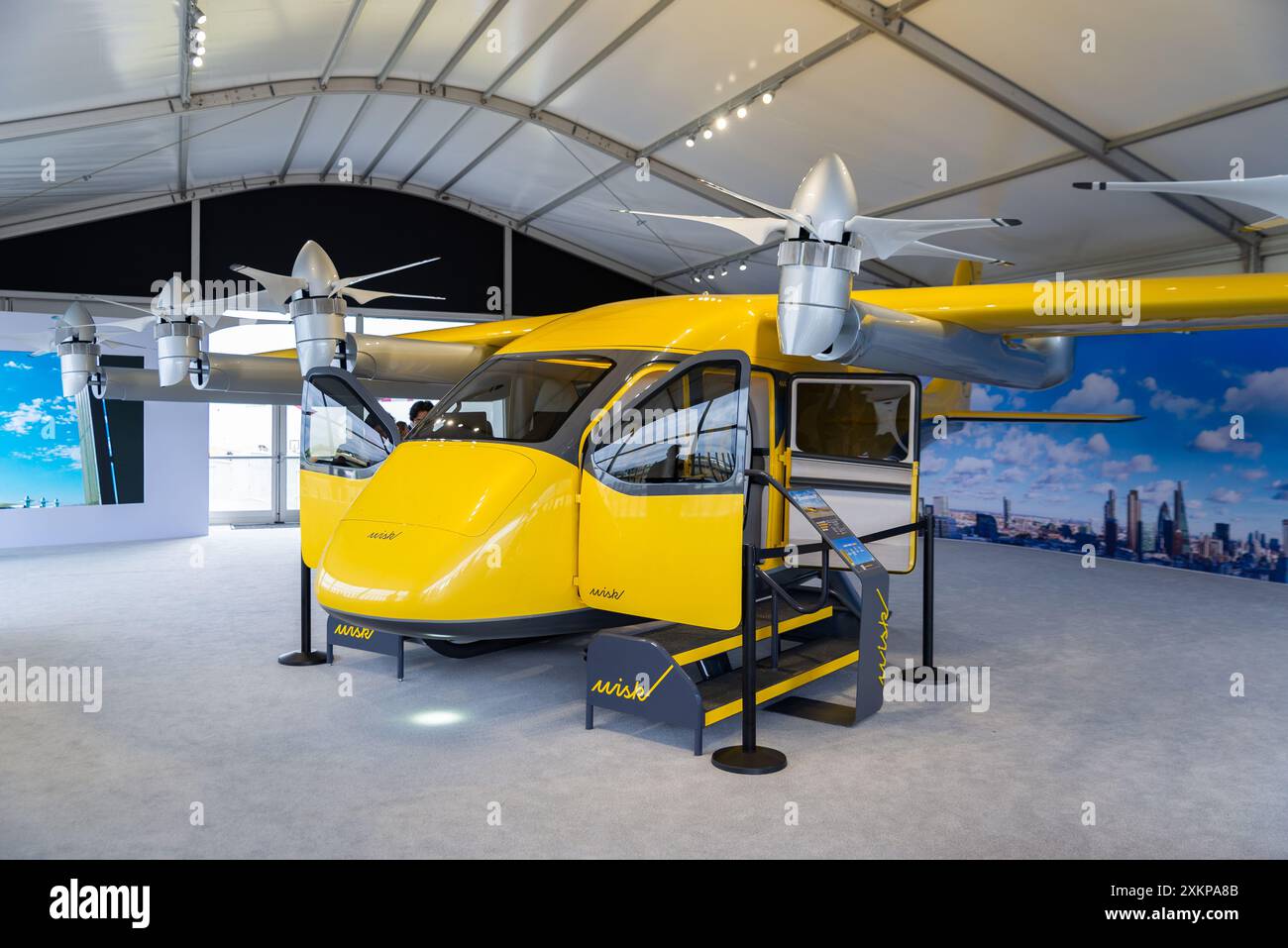 Wisk, taxi aérien électrique autonome exposé dans un chalet au Farnborough International Airshow 2024, Royaume-Uni. Transport eVTOL sans pilote proposé Banque D'Images