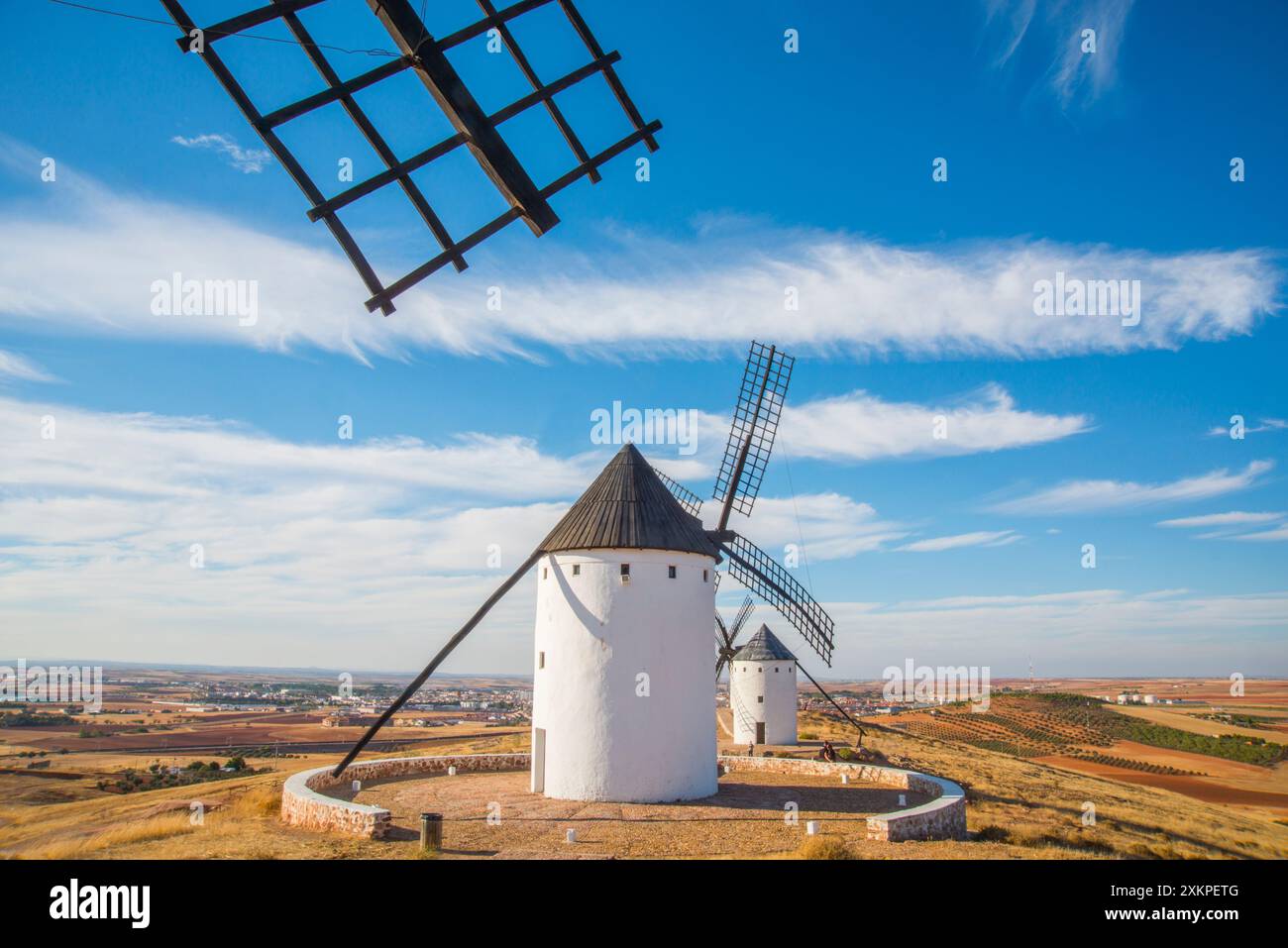 Les moulins à vent. Alcazar de San Juan, Ciudad Real province, Castilla La Mancha, Espagne. Banque D'Images